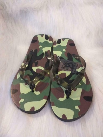 Teenslipper camo zwart