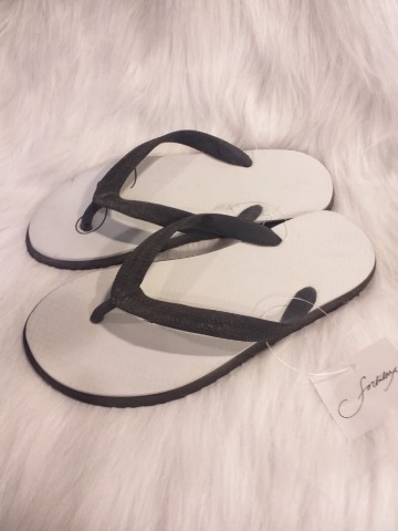 Teenslippers wit zwart zwartbandje
